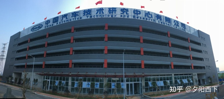 發(fā)光字標識制作_led發(fā)光風箏如何制作_led發(fā)光胸章制作原理