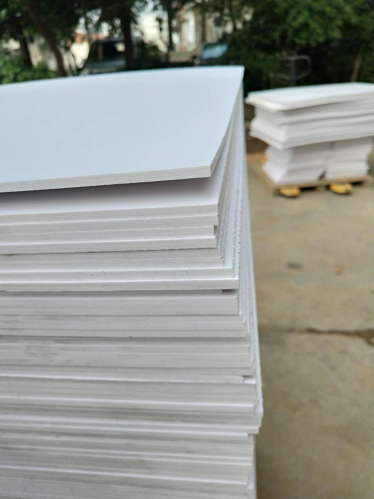 kt板雪弗板pvc板_雪弗板和弗龍板的區(qū)別_雪弗板結(jié)實(shí)嗎