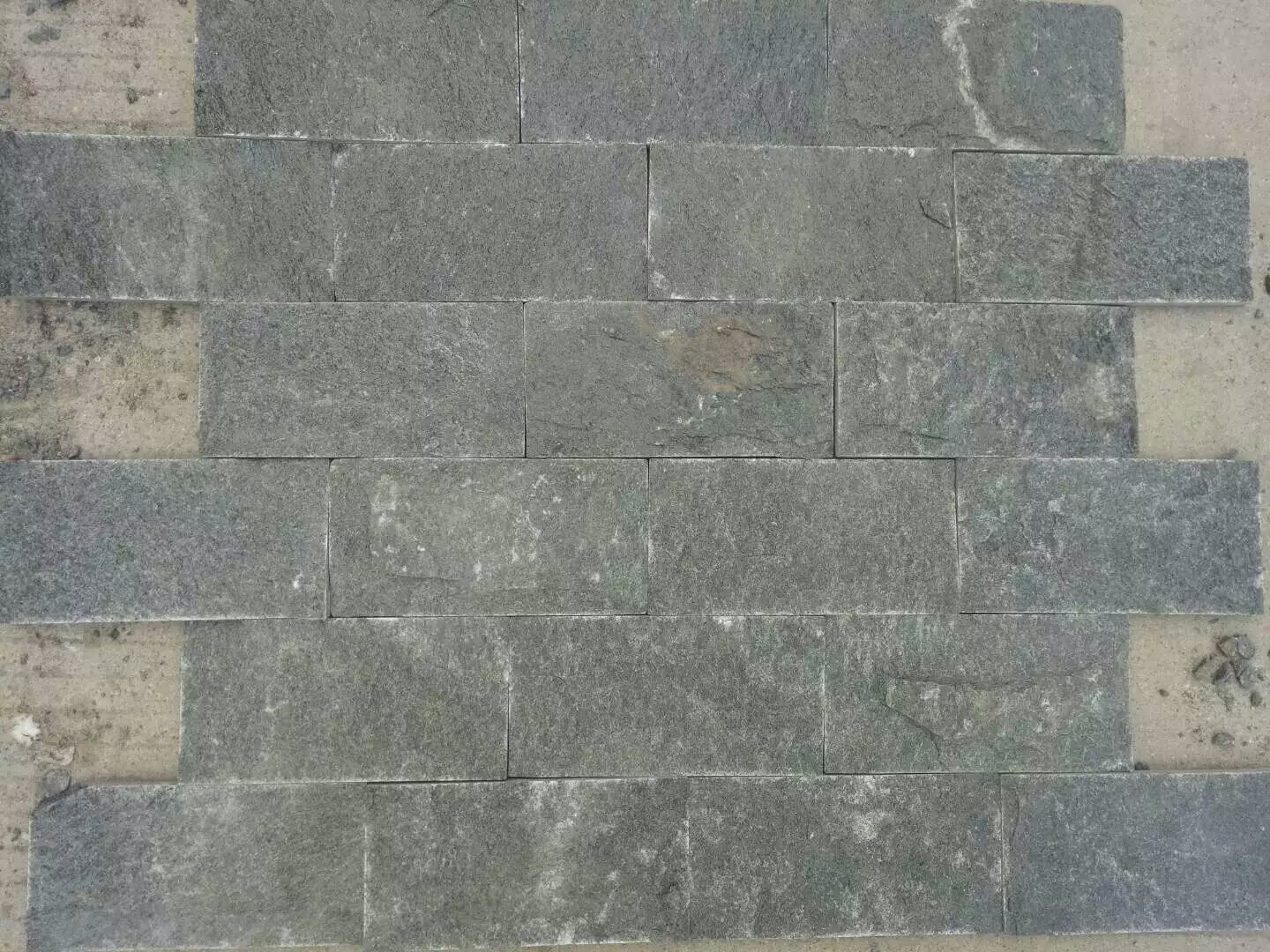 別墅外墻磚廠家現(xiàn)貨供應(yīng)綠石英文化石圖片效果圖