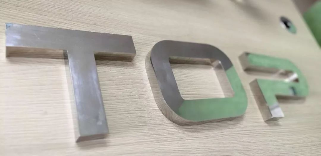 外露發(fā)光字體和亞克力子體那種比較好_亞克力燈箱板價(jià)格_亞克力板字體圖片