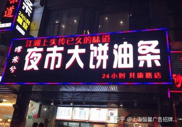 幕墻玻璃更換_玻璃幕墻發(fā)光字_幕墻玻璃效果圖