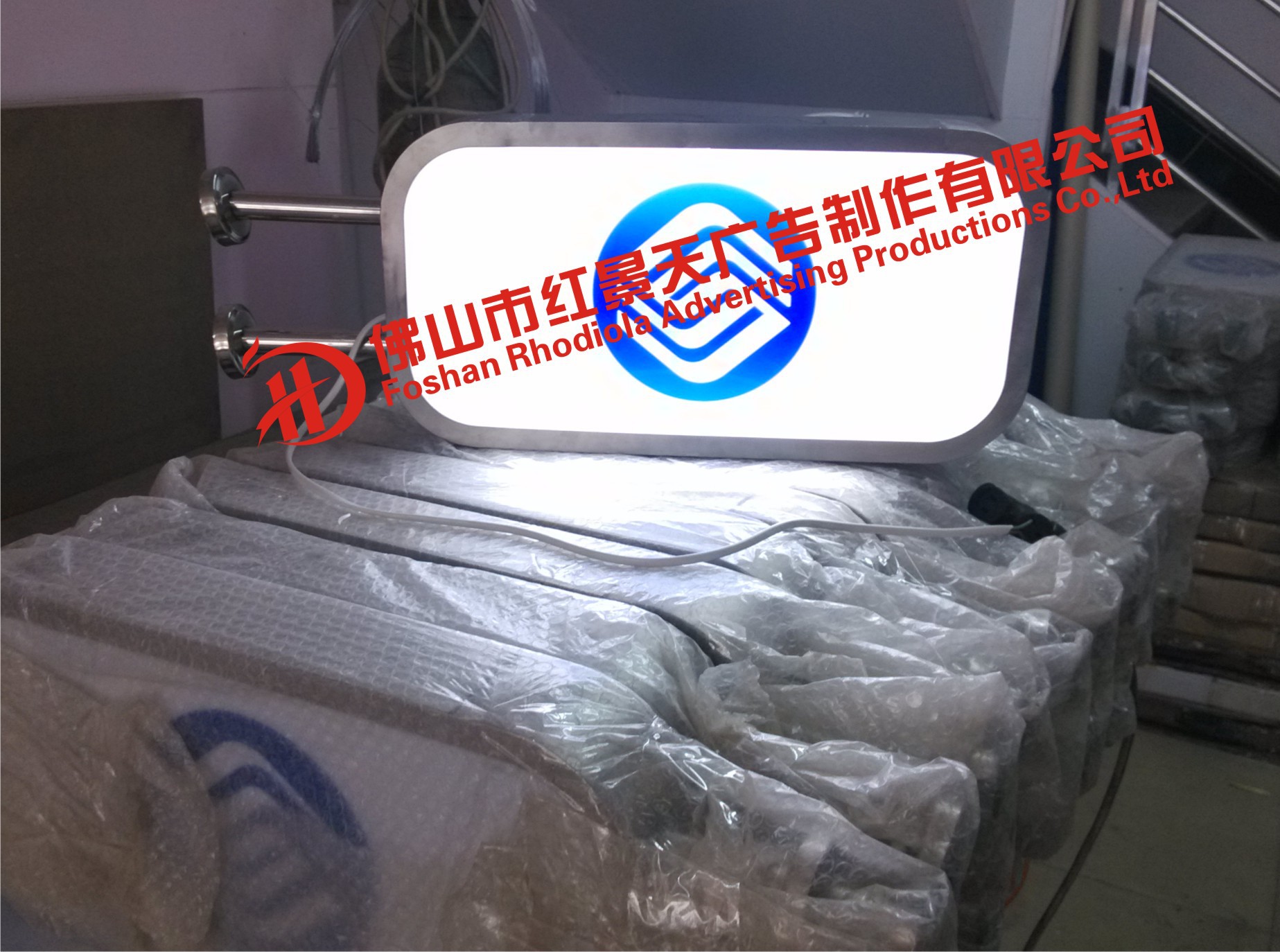 亞克力燈箱彩印_鋼化玻璃燈箱和亞克力燈箱哪個(gè)貴_亞克力檢驗(yàn)燈箱