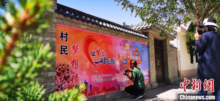 生態(tài)移民搬遷前后對(duì)比宣傳墻畫_農(nóng)村宣傳墻_宣傳墻